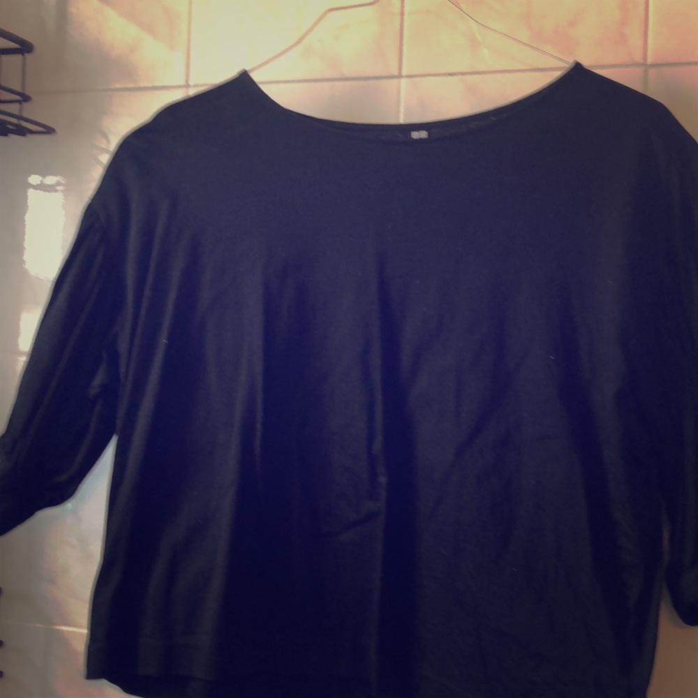 Black mid sleeve T-shirt